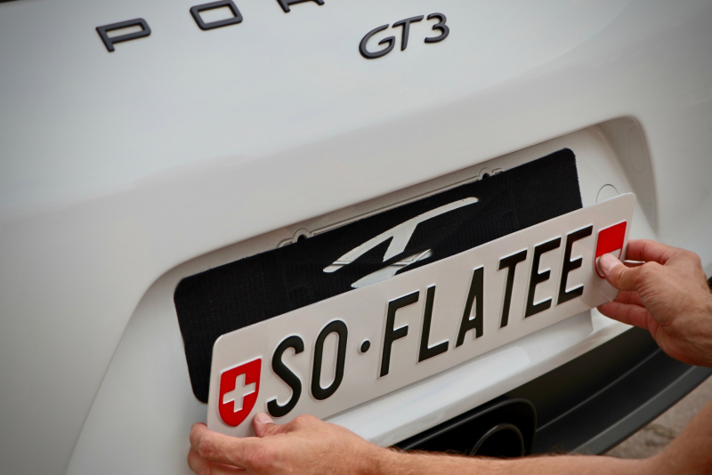 BMW ACCESSOIRES - Swiss Tuning Onlineshop - Flatee ORIGINAL-Set für CH  Kontrollschilder Limited Edition